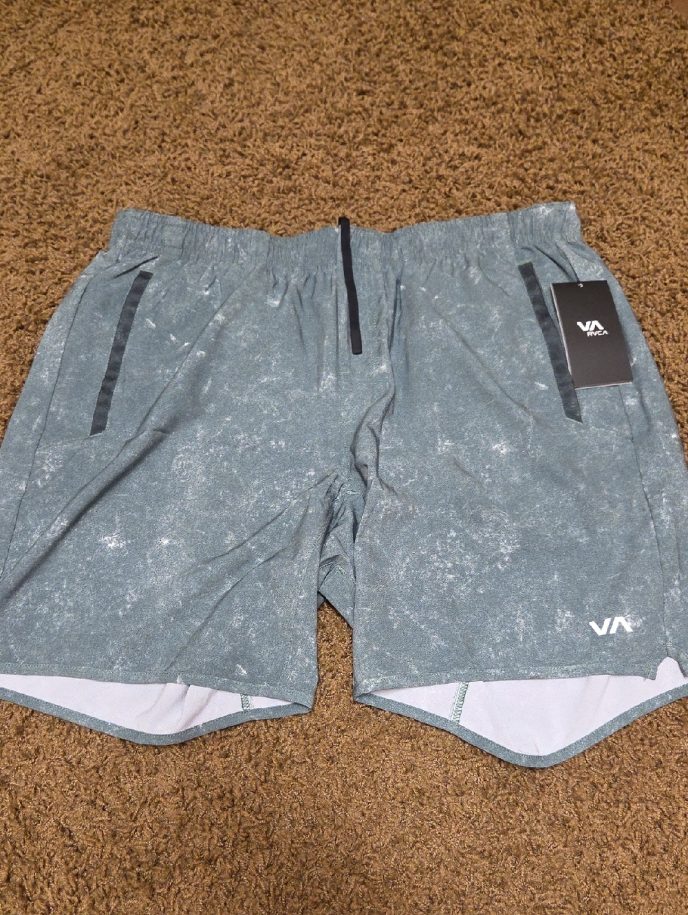 RVCA | Men's Yogger Stretch Shorts | L